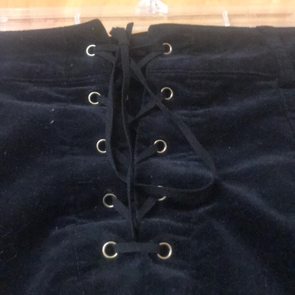 Black lace up skirt - Picture 2 of 3